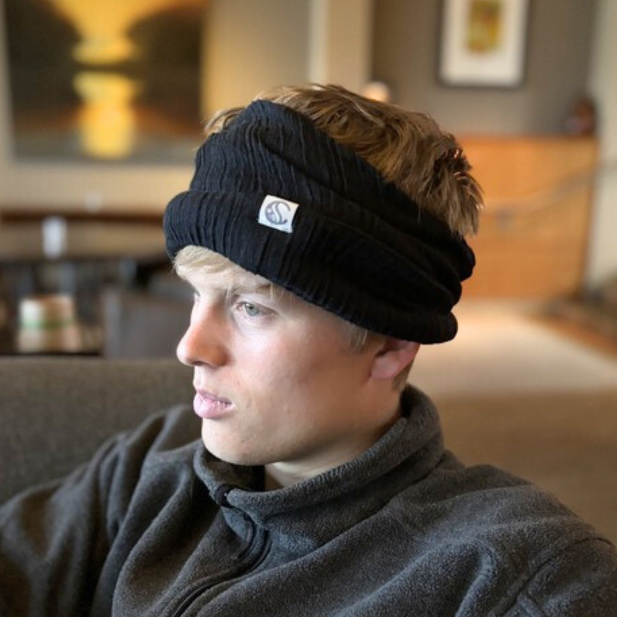 3-Way Versatile Cotton Beanie. Made from 100% breathable cotton gauze, featuring a soft and lightweight design. This beanie can be transformed into a neck warmer, face mask, turban, or headband.
CHERRYSTONEstyle