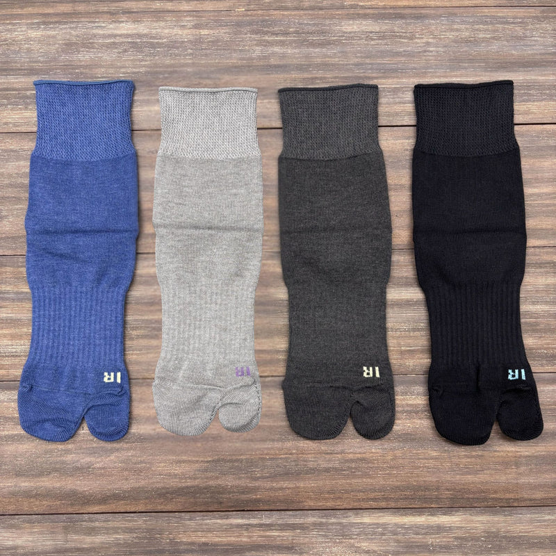 Cotton blend tabi socks with a traditional split-toe design