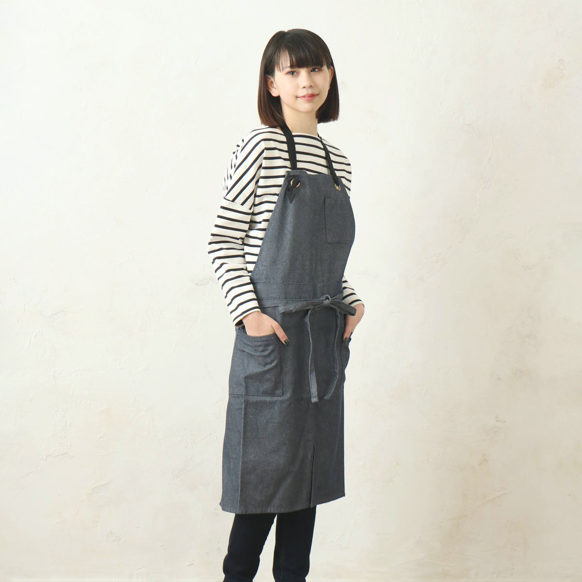 Unisex Recycled Cotton Apron – Versatile and Stylish
Crafted from soft recycled cotton, this apron offers exceptional comfort and durability. The minimalist design suits both men and women, making it perfect for various tasks such as cooking, cleaning, DIY projects, and workwear. CHERRYSTONEstyle
