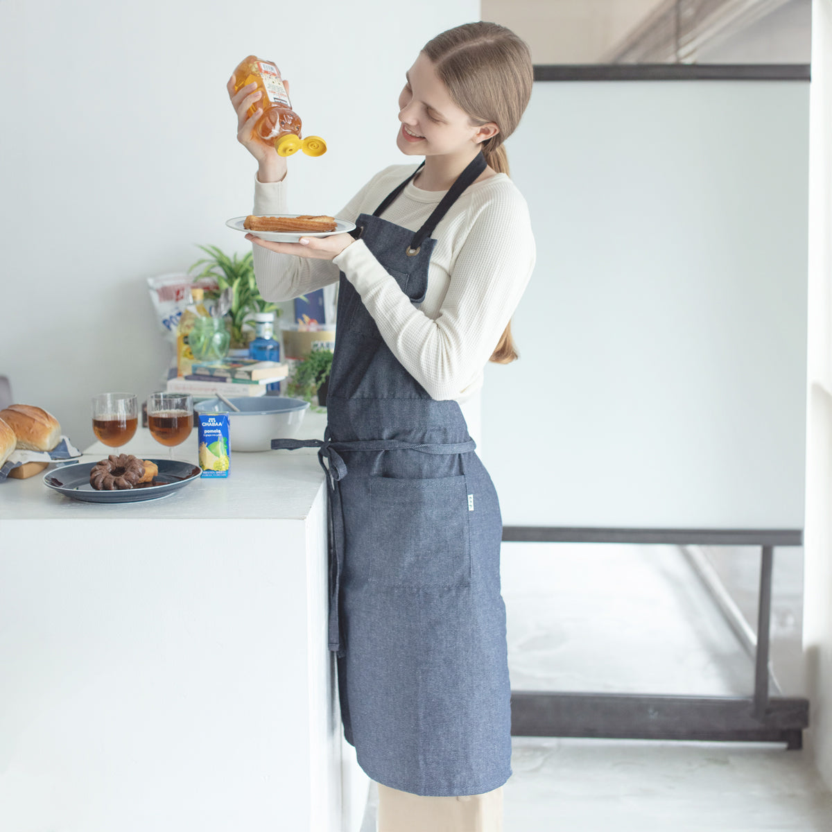 Unisex Recycled Cotton Apron – Versatile and Stylish
Crafted from soft recycled cotton, this apron offers exceptional comfort and durability. The minimalist design suits both men and women, making it perfect for various tasks such as cooking, cleaning, DIY projects, and workwear. CHERRYSTONEstyle
