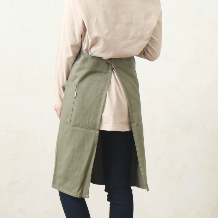 Unisex Recycled Cotton Apron – Versatile and Stylish
Crafted from soft recycled cotton, this apron offers exceptional comfort and durability. The minimalist design suits both men and women, making it perfect for various tasks such as cooking, cleaning, DIY projects, and workwear. CHERRYSTONEstyle
