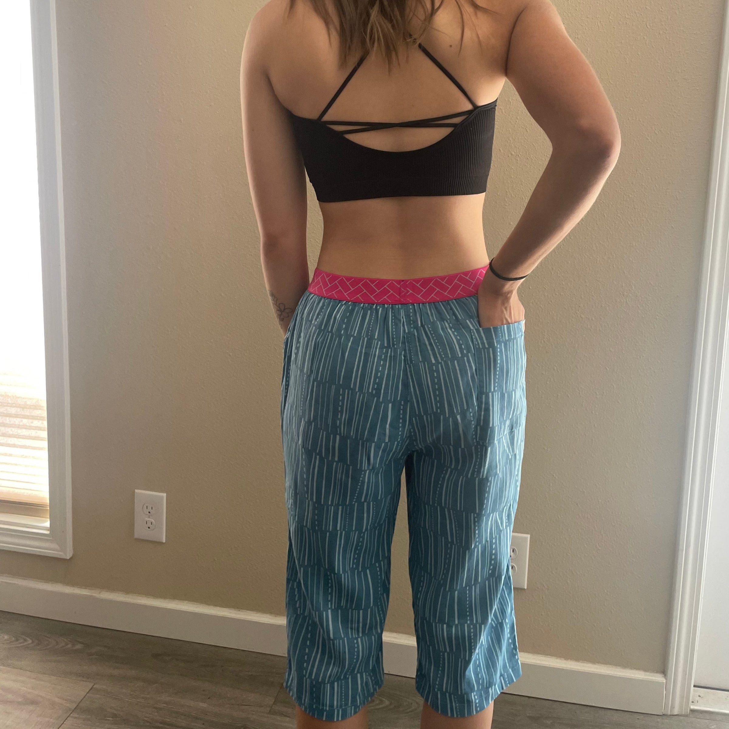 Our Cool, Stretchy, Comfy Lounge Pants made from 100% cotton. Crafted with traditional Japanese woven fabric, they’re cool, breathable, and sweat-absorbing, with a dry-touch texture that keeps them from sticking to the skin. Includes pockets on both sides and adjustable waist with inner elastic. Travel-friendly, folds compactly.
CHERRYSTONEstyle