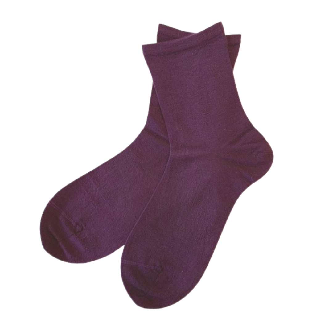 Extra-fine Merino Wool Everyday Crew Socks. Ultra-soft and breathable, suitable for business or casual wear. Thin, lightweight. Made from natural, itch-free, moisture-wicking material, offering anti-odor and shrink-resistant properties for long-lasting comfort. CHERRYSTONEstyle