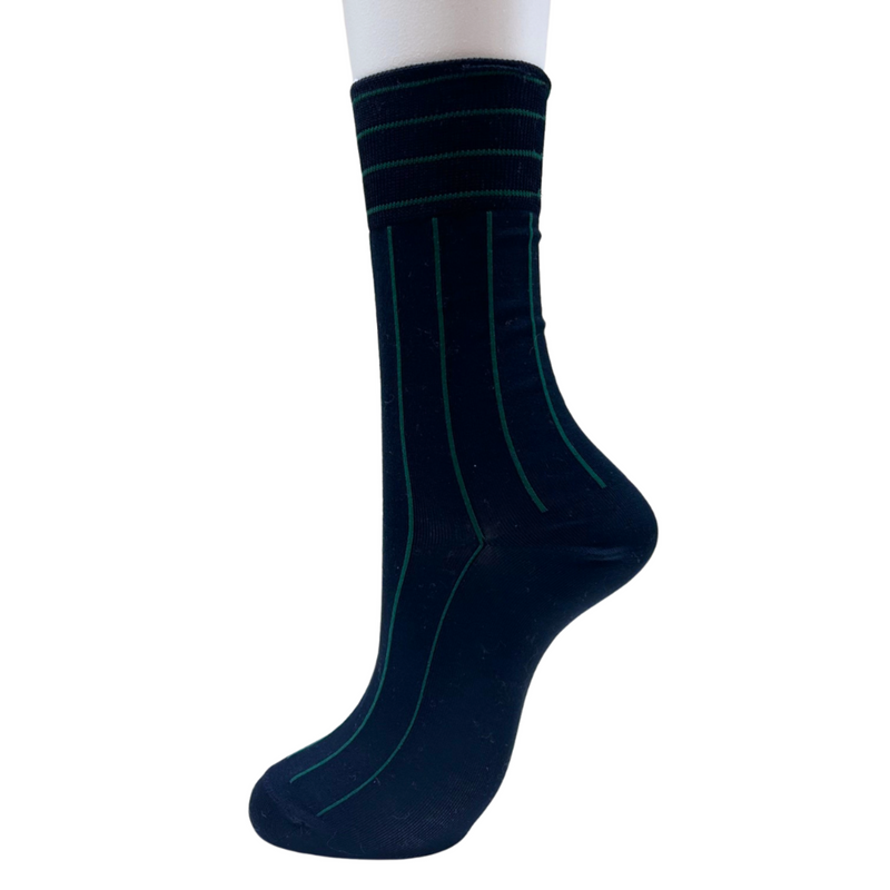 Stylish Pinstripe Crew Socks. Simple and subtle design with an elegant pinstripe pattern. These socks offer soft comfort and gentle compression, making them breathable and perfect for all-day wear.
CHERRYSTONEstyle