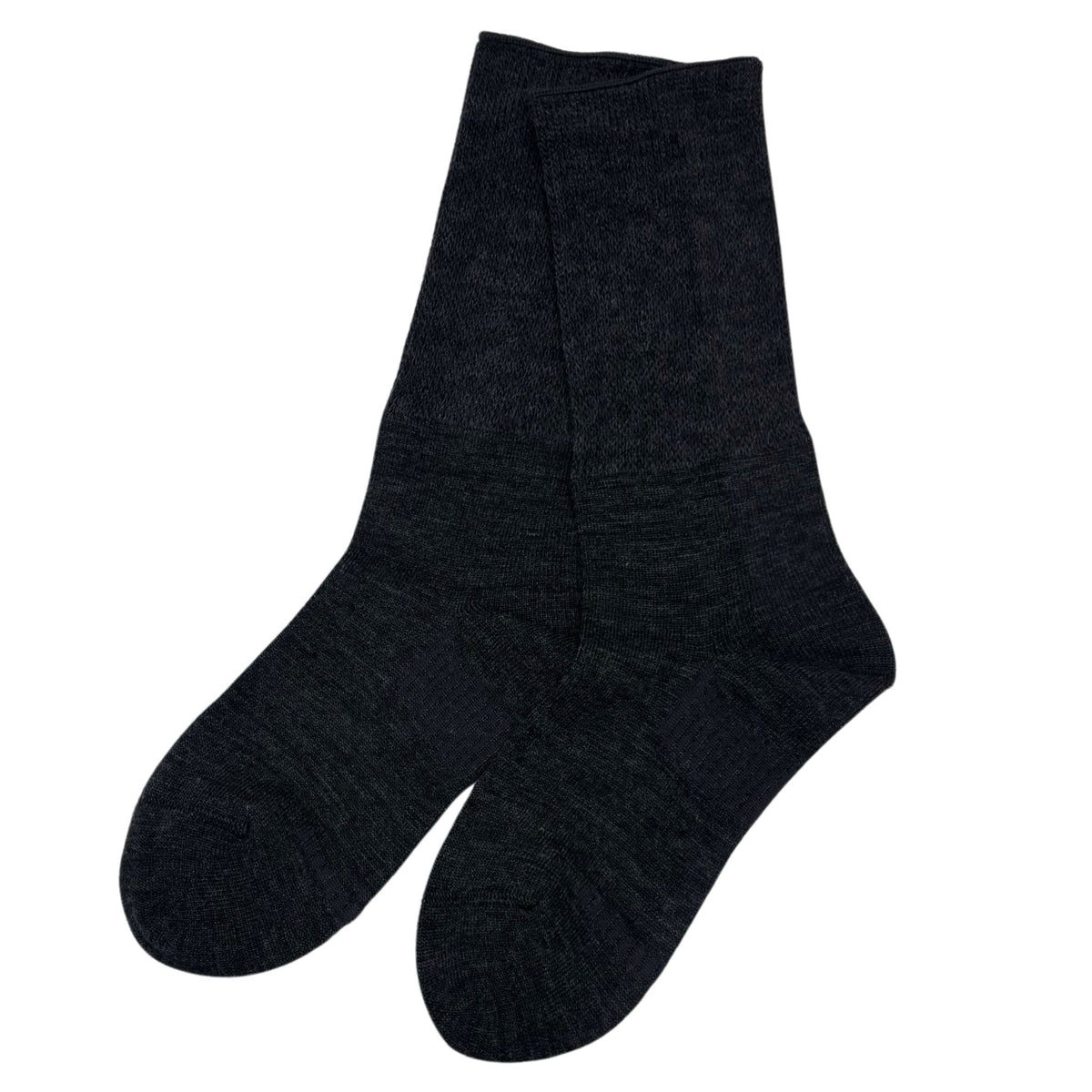 Wool-blend everyday crew socks offer a soft touch and warmth. Designed to stay in place with a special heel design, relaxed fit, and stretchable cuff for added comfort.
CHERRYSTONEstyle