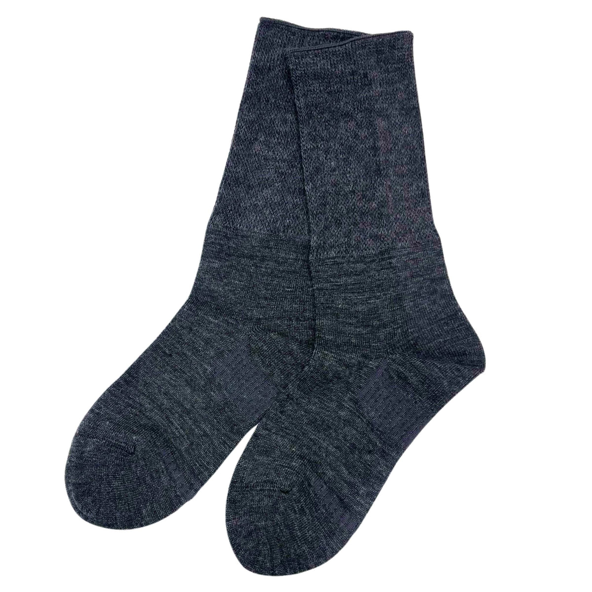 Wool-blend everyday crew socks offer a soft touch and warmth. Designed to stay in place with a special heel design, relaxed fit, and stretchable cuff for added comfort.
CHERRYSTONEstyle