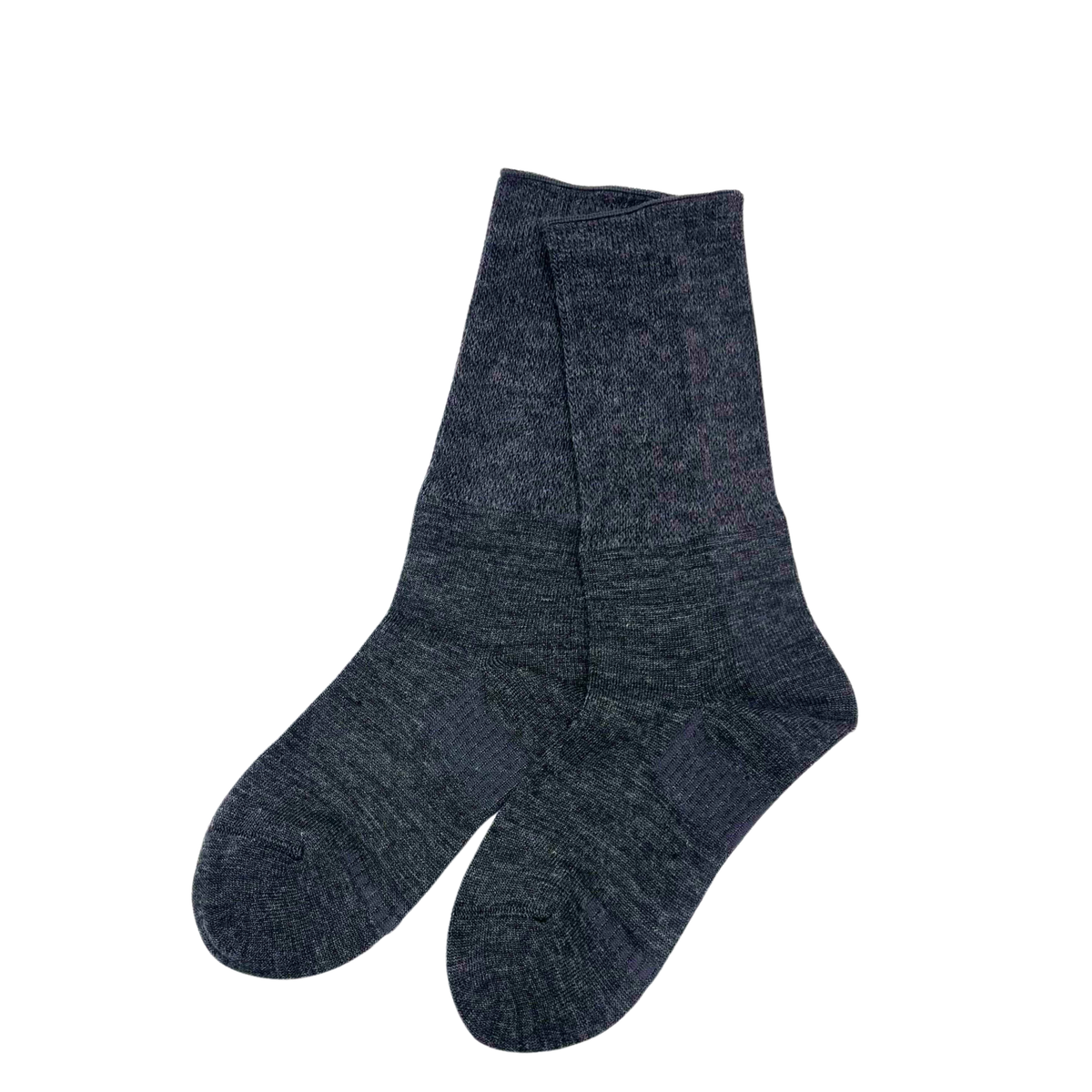 Wool-blend everyday crew socks offer a soft touch and warmth. Designed to stay in place with a special heel design, relaxed fit, and stretchable cuff for added comfort.
CHERRYSTONEstyle