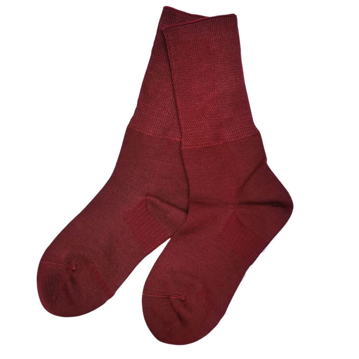 Wool-blend everyday crew socks offer a soft touch and warmth. Designed to stay in place with a special heel design, relaxed fit, and stretchable cuff for added comfort.
CHERRYSTONEstyle