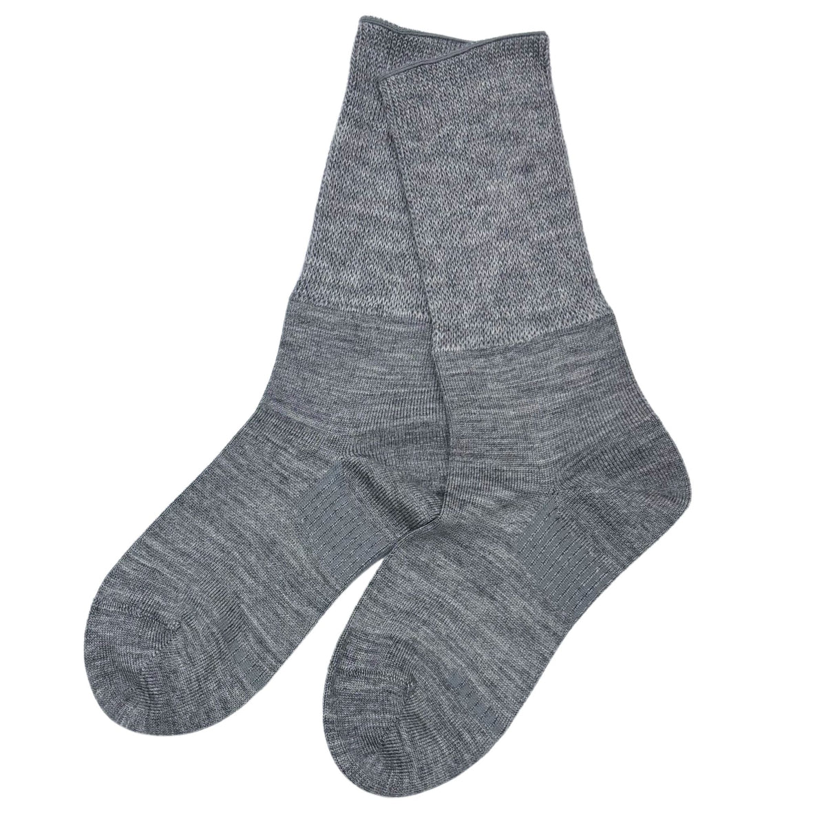 Wool-blend everyday crew socks offer a soft touch and warmth. Designed to stay in place with a special heel design, relaxed fit, and stretchable cuff for added comfort.
CHERRYSTONEstyle