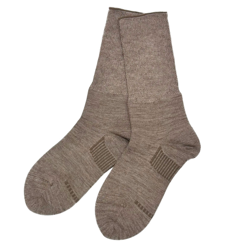 Wool-blend everyday crew socks offer a soft touch and warmth. Designed to stay in place with a special heel design, relaxed fit, and stretchable cuff for added comfort.
CHERRYSTONEstyle