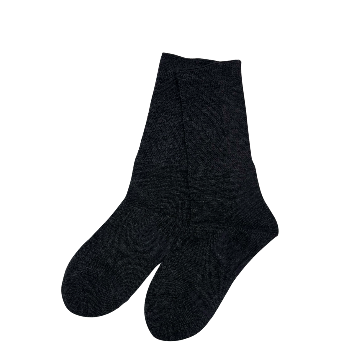 Wool-blend everyday crew socks offer a soft touch and warmth. Designed to stay in place with a special heel design, relaxed fit, and stretchable cuff for added comfort.
CHERRYSTONEstyle