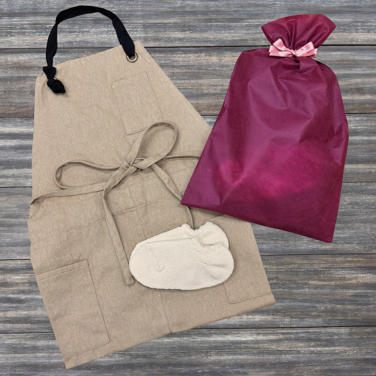 Eco-friendly Mother’s Day gift set featuring a recycled cotton apron and organic cotton slipper socks. The apron is lightweight and versatile—ideal for cooking, cleaning, or crafting. The cozy socks are undyed, breathable, and made from sustainable brown cotton. Thoughtful, practical, and gentle on the planet—perfect for daily use or gifting.
CHERRYSTONEstyle