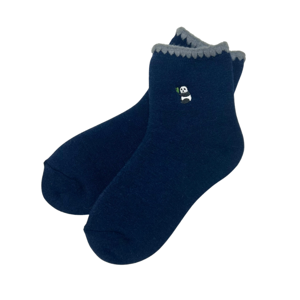 Handcrafted Panda Embroidery Wool Slipper Crew. Soft, pillowy loops cover the interior for comfort. Made with 33% wool and longer yarn pile for thickness and warmth. Triangle embroidery at the top, finished with a unique hand-knit shell pattern by skilled artisans. Perfect as a thoughtful gift.
CHERRYSTONEstyle