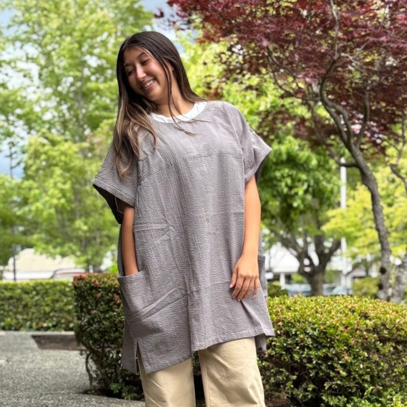 Lightweight 2-way tunic shirt with ripple-textured cotton, shown on model front view for everyday wear or apron style.