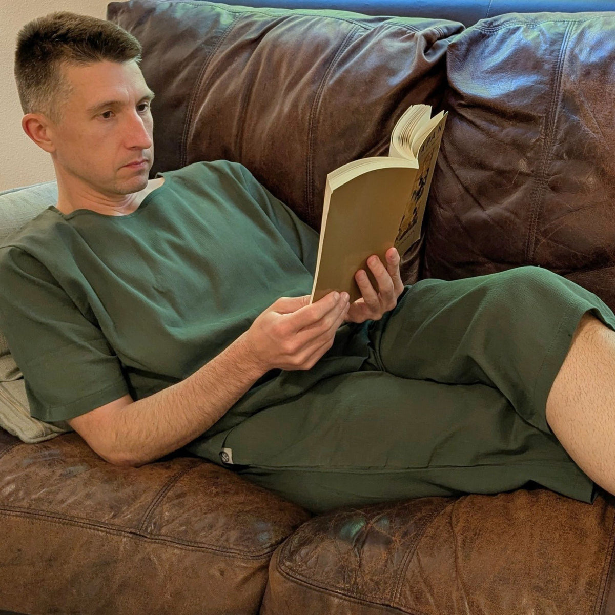 Our Cool, Stretchy, Comfy Lounge Pants made from 100% cotton. Crafted with traditional Japanese woven fabric, they’re cool, breathable, and sweat-absorbing, with a dry-touch texture that keeps them from sticking to the skin. Includes pockets on both sides. Travel-friendly, folds compactly.
CHERRYSTONEstyle