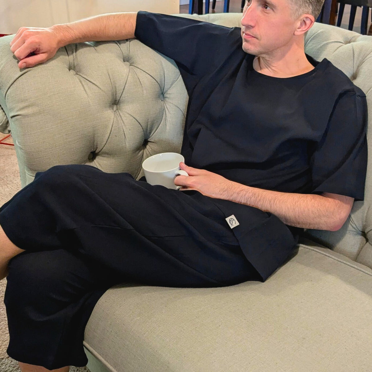 Our Cool, Stretchy, Comfy Lounge Pants made from 100% cotton. Crafted with traditional Japanese woven fabric, they’re cool, breathable, and sweat-absorbing, with a dry-touch texture that keeps them from sticking to the skin. Includes pockets on both sides. Travel-friendly, folds compactly.
CHERRYSTONEstyle