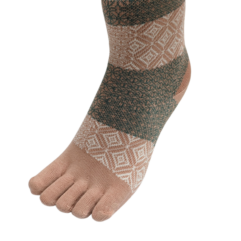 Cotton Blend 3D 5-Toe Socks Japanese Checkered Pattern Medium - Ultimate Comfort and Support, Improved Posture and Balance, Superior Warmth and Moisture Absorption, Unique Japanese Traditional Pattern, CHERRYSTONEstyle