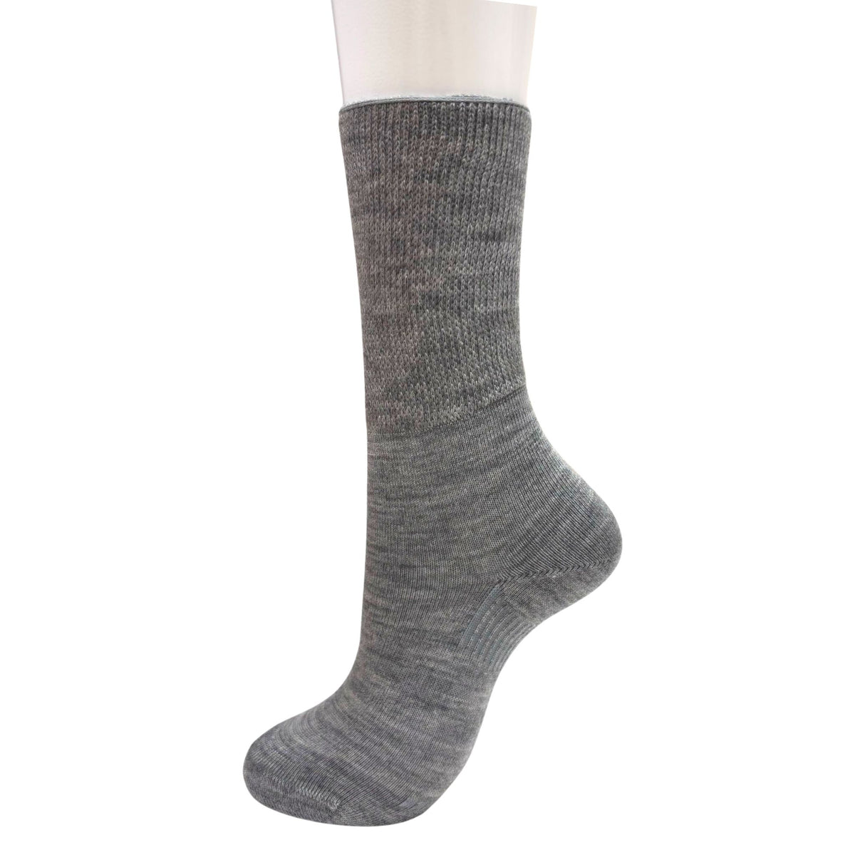 Wool-blend everyday crew socks offer a soft touch and warmth. Designed to stay in place with a special heel design, relaxed fit, and stretchable cuff for added comfort.
CHERRYSTONEstyle