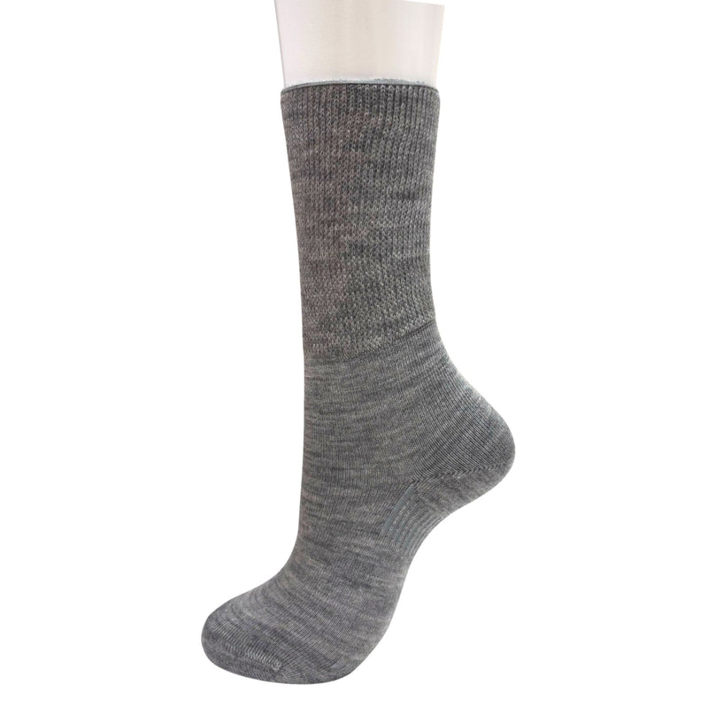 Wool-blend everyday crew socks offer a soft touch and warmth. Designed to stay in place with a special heel design, relaxed fit, and stretchable cuff for added comfort.
CHERRYSTONEstyle