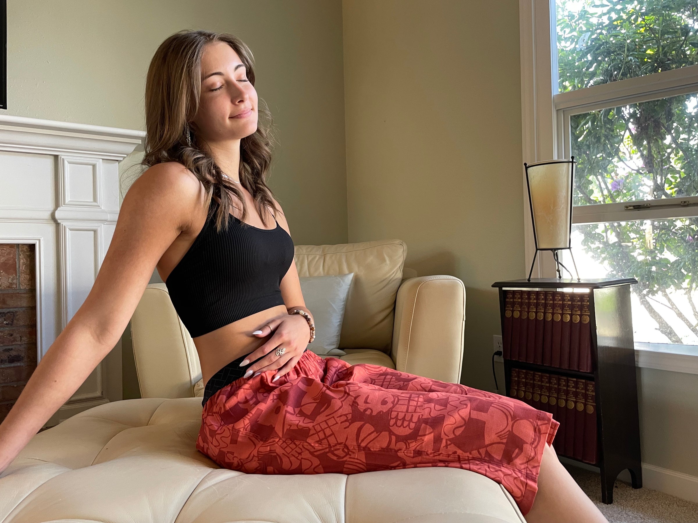 Our Cool, Stretchy, Comfy Lounge Pants made from 100% cotton. Crafted with traditional Japanese woven fabric, they’re cool, breathable, and sweat-absorbing, with a dry-touch texture that keeps them from sticking to the skin. Includes pockets on both sides and adjustable waist with inner elastic. Travel-friendly, folds compactly.
CHERRYSTONEstyle