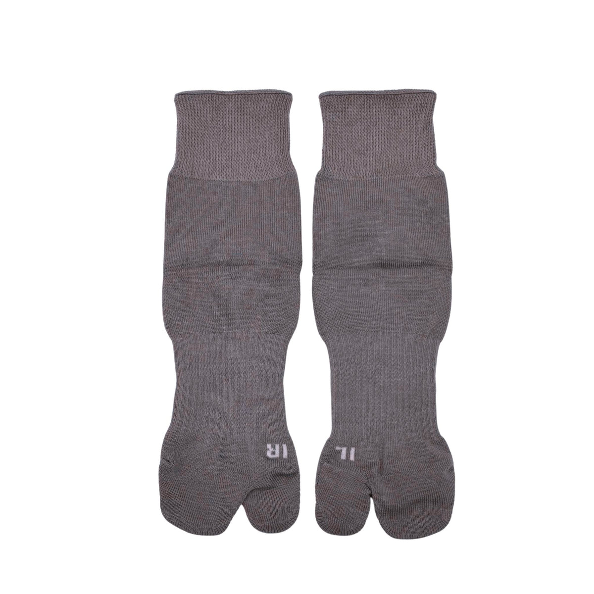 Cotton blend tabi socks with a traditional split-toe design, gray