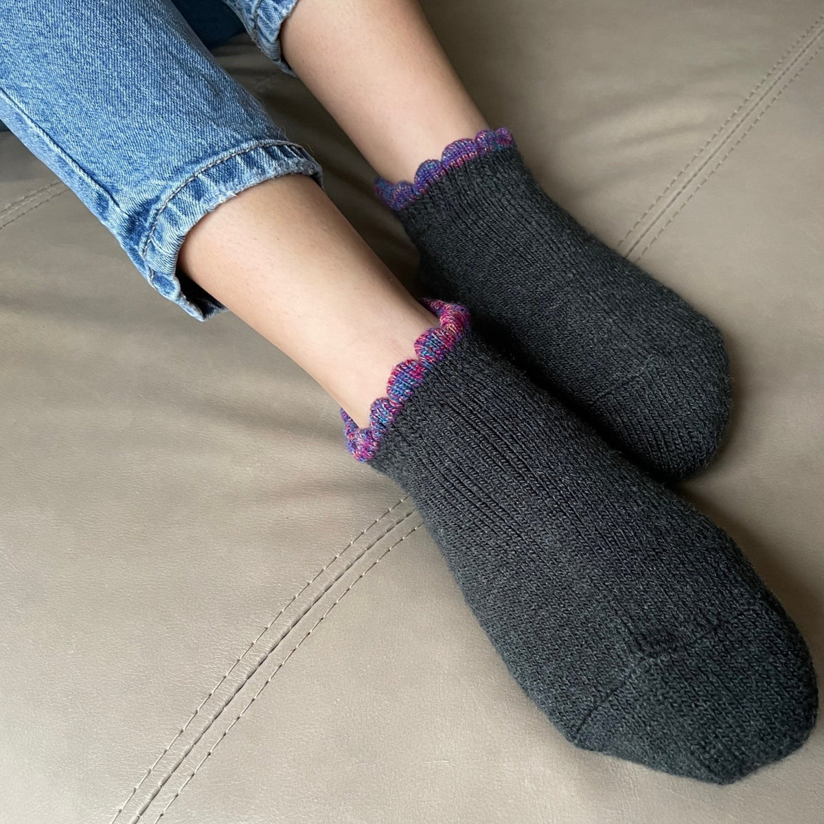 Thermal Soft-Opening Short Slipper Socks | With Grips | Medium. Stylish wool blend slipper socks with plush cushioning and heat-retaining brushed inner pile. Soft outer, secure grips on the soles, and fluffy trim for added comfort. Perfect gift ideas.