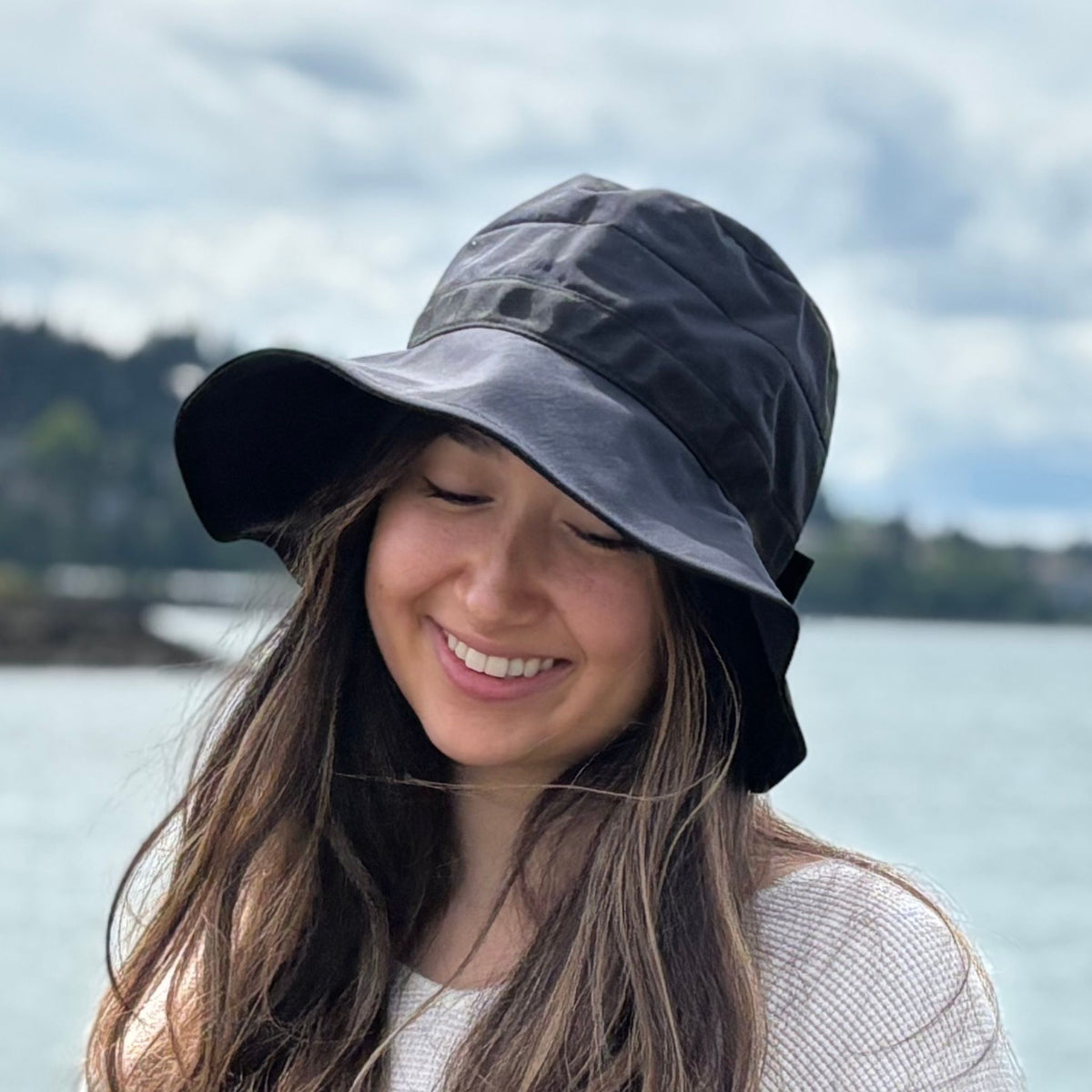 woman wearing UPF50+ Packable Easy Fit Hat Visor-Back