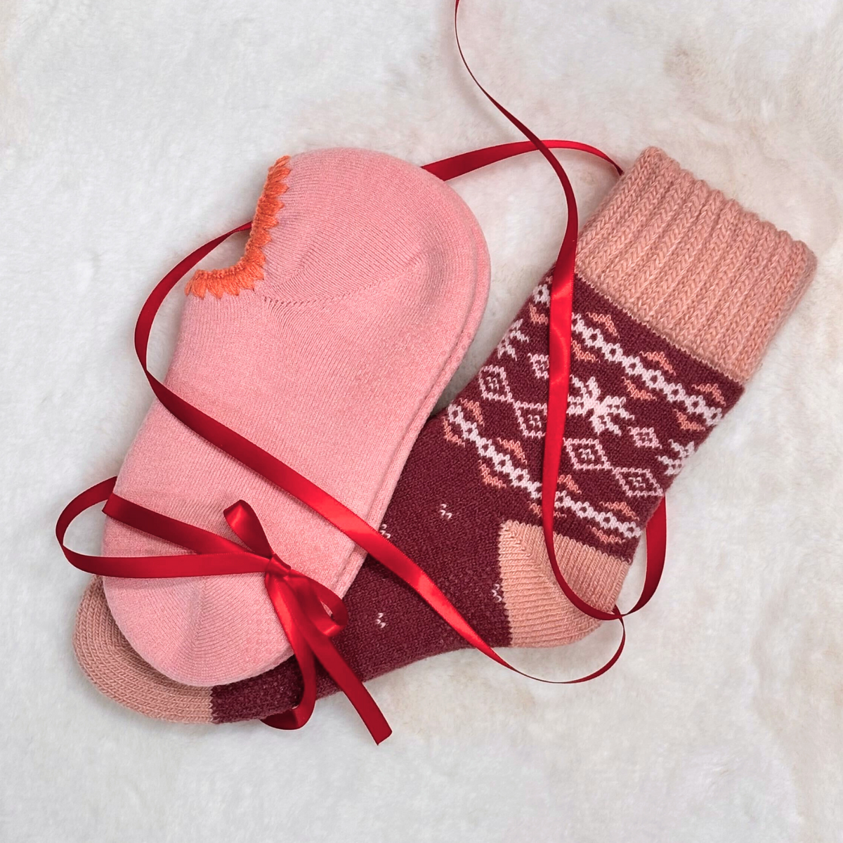 Two pairs of cozy, handcrafted slipper socks for Valentine's Day gifts. The set includes Handcrafted Wool Slipper Socks with a cherrystone shell-shaped embroidery and Thermal Nordic Merino Wool Blend Slipper Socks with thick ribbed cuffs for warmth and comfort. Both styles feature soft, cushioned insides, perfect for keeping feet warm and cozy. These high-quality, durable socks are crafted with care for a luxurious feel.
CHERRYSTONEstyle