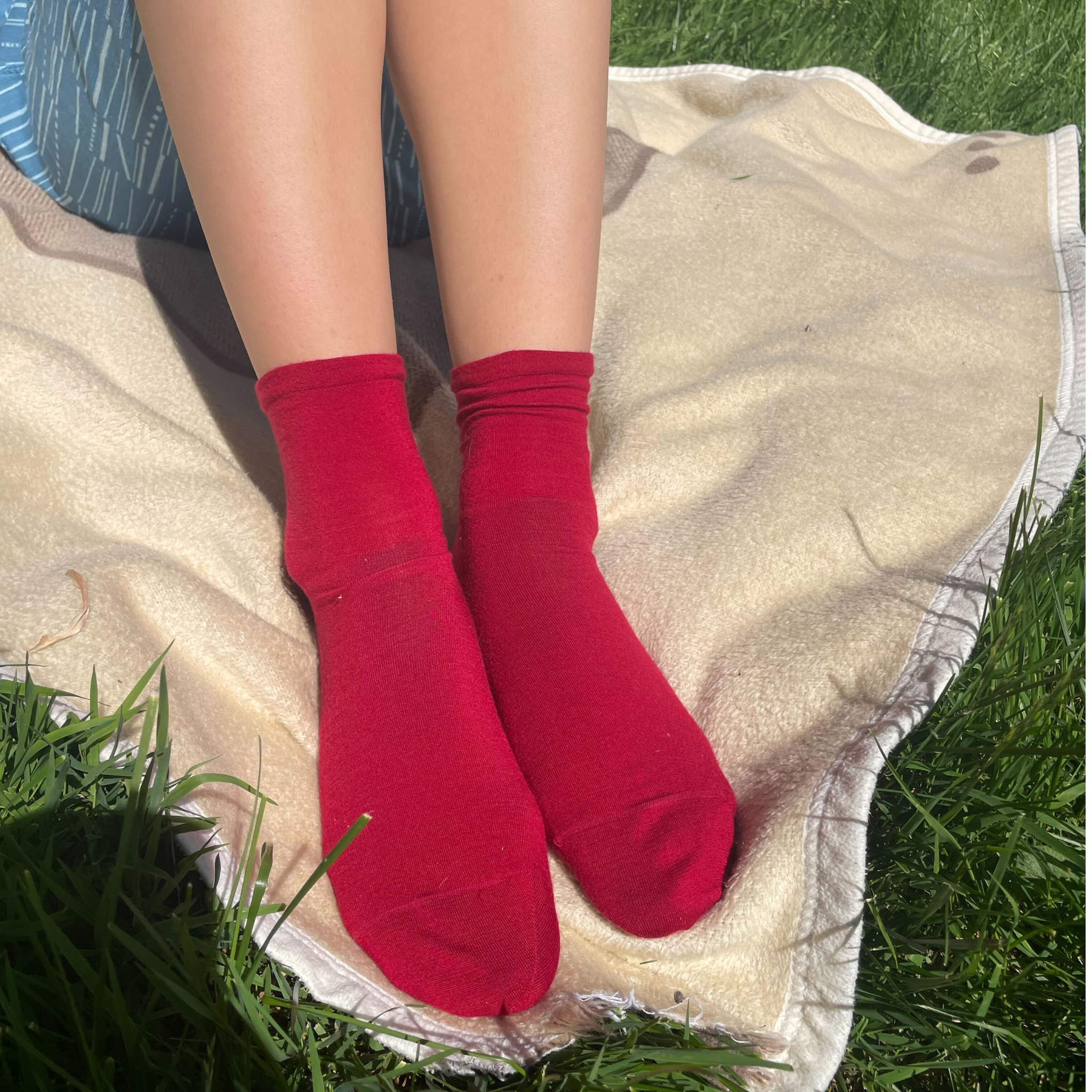 Extra-fine Merino Wool Everyday Crew Socks. Ultra-soft and breathable, suitable for business or casual wear. Thin, lightweight. Made from natural, itch-free, moisture-wicking material, offering anti-odor and shrink-resistant properties for long-lasting comfort. CHERRYSTONEstyle