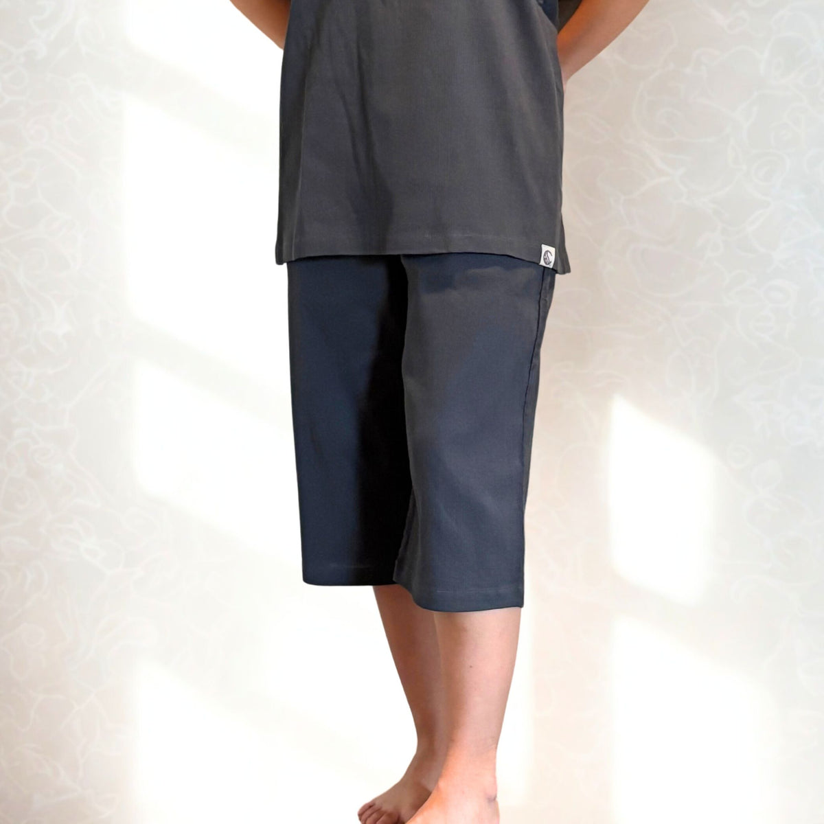 Our Cool, Stretchy, Comfy Lounge Pants made from 100% cotton. Crafted with traditional Japanese woven fabric, they’re cool, breathable, and sweat-absorbing, with a dry-touch texture that keeps them from sticking to the skin. Includes pockets on both sides. Travel-friendly, folds compactly.
CHERRYSTONEstyle