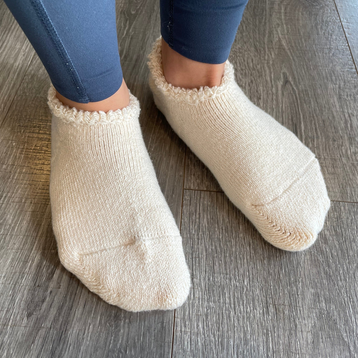 Airy Grace Organic Cotton Slipper Socks with Fuzzy Trim. Moisture-absorbing and heat-retaining properties. Undyed in a natural color, featuring a cozy, double-knit ribbed design for warmth and comfort without pre-shrink treatment.
CHERRYSTONEstyle