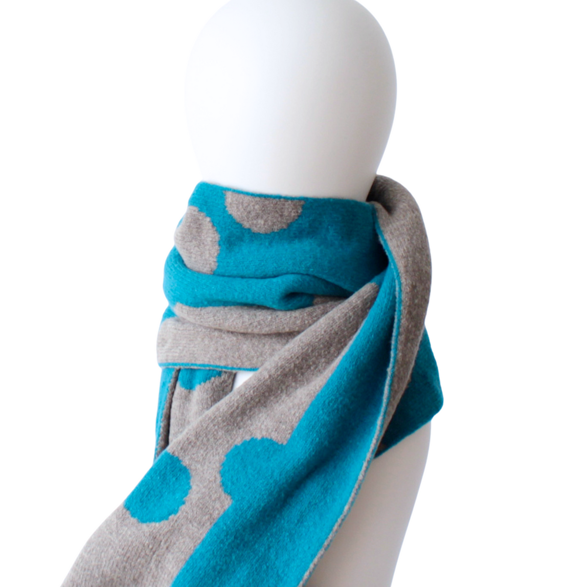 Thermal Self-Heating Reversible Dots Scarf - CHERRYSTONEstyle