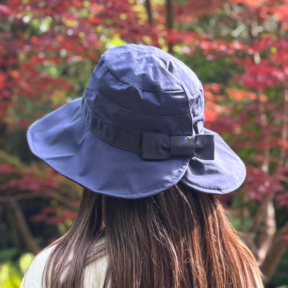 UPF50+ hat made from water-repellent Breathec® fabric with a firm texture. Features a 4-inch adjustable brim for 99% UV protection, feather brim detail, and a flattering crown. Quick-drying mesh lining ensures comfort, while the adjustable back belt offers a perfect fit. Lightweight and foldable for easy storage. 
CHERRYSTONEstyle