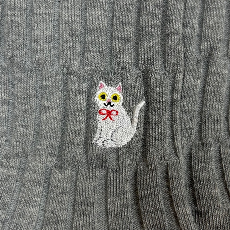 Organic Cotton Everyday Crew Socks with cozy feel, featuring cute cat embroidery. Available in Navy, Gray, or Red, these socks make a perfect gift.
CHERRYSTONEstyle