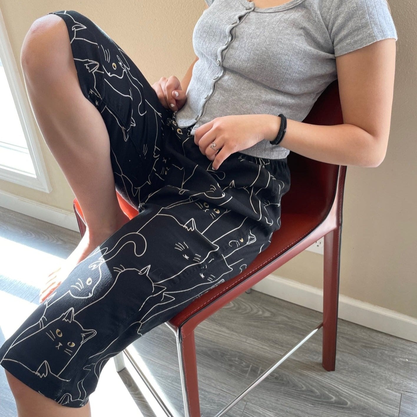 Our Cool, Stretchy, Comfy Lounge Pants made from 100% cotton. Crafted with traditional Japanese woven fabric, they’re cool, breathable, and sweat-absorbing, with a dry-touch texture that keeps them from sticking to the skin. Includes pockets on both sides and adjustable waist with inner elastic. Travel-friendly, folds compactly.
CHERRYSTONEstyle