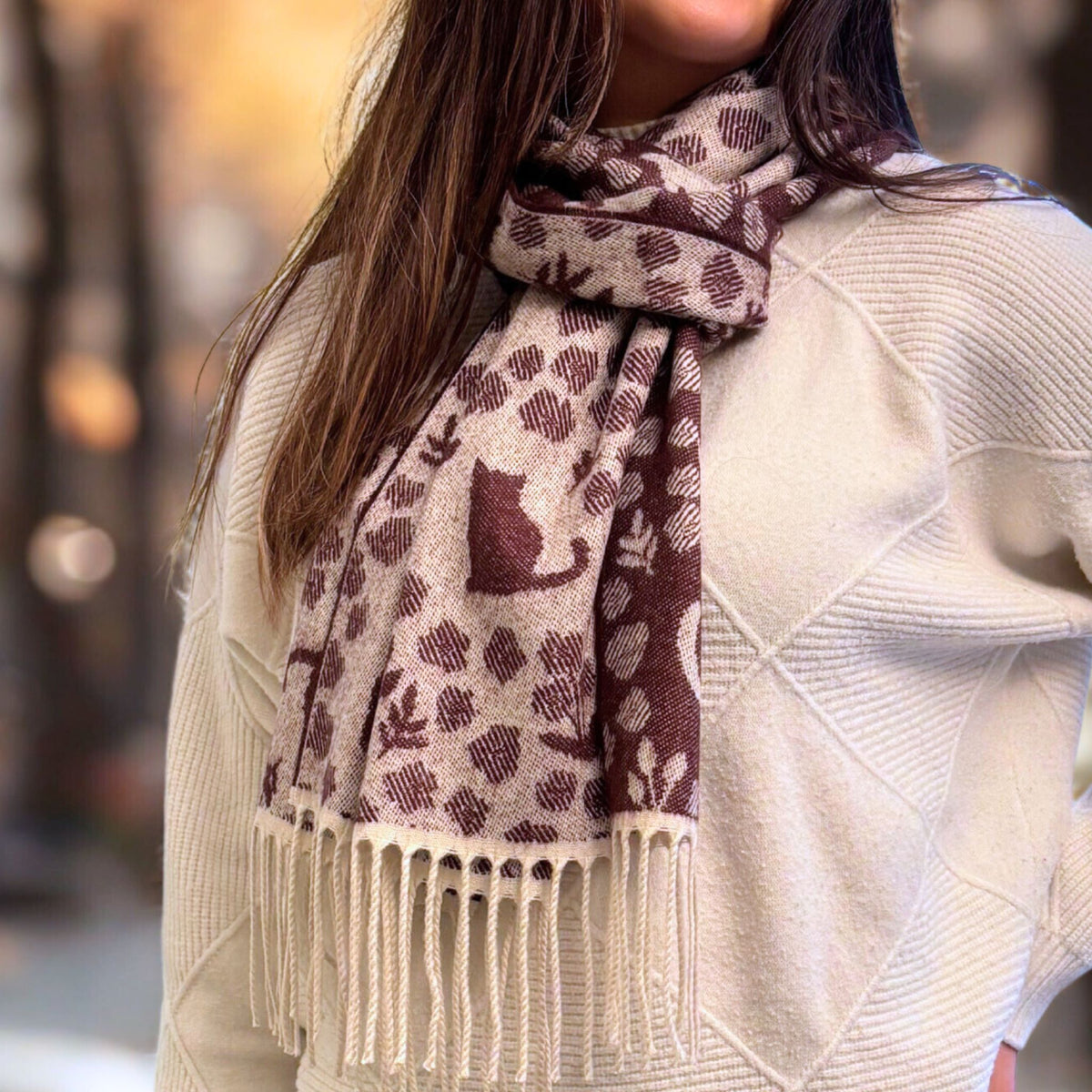 Scarf with cats and flower pattern