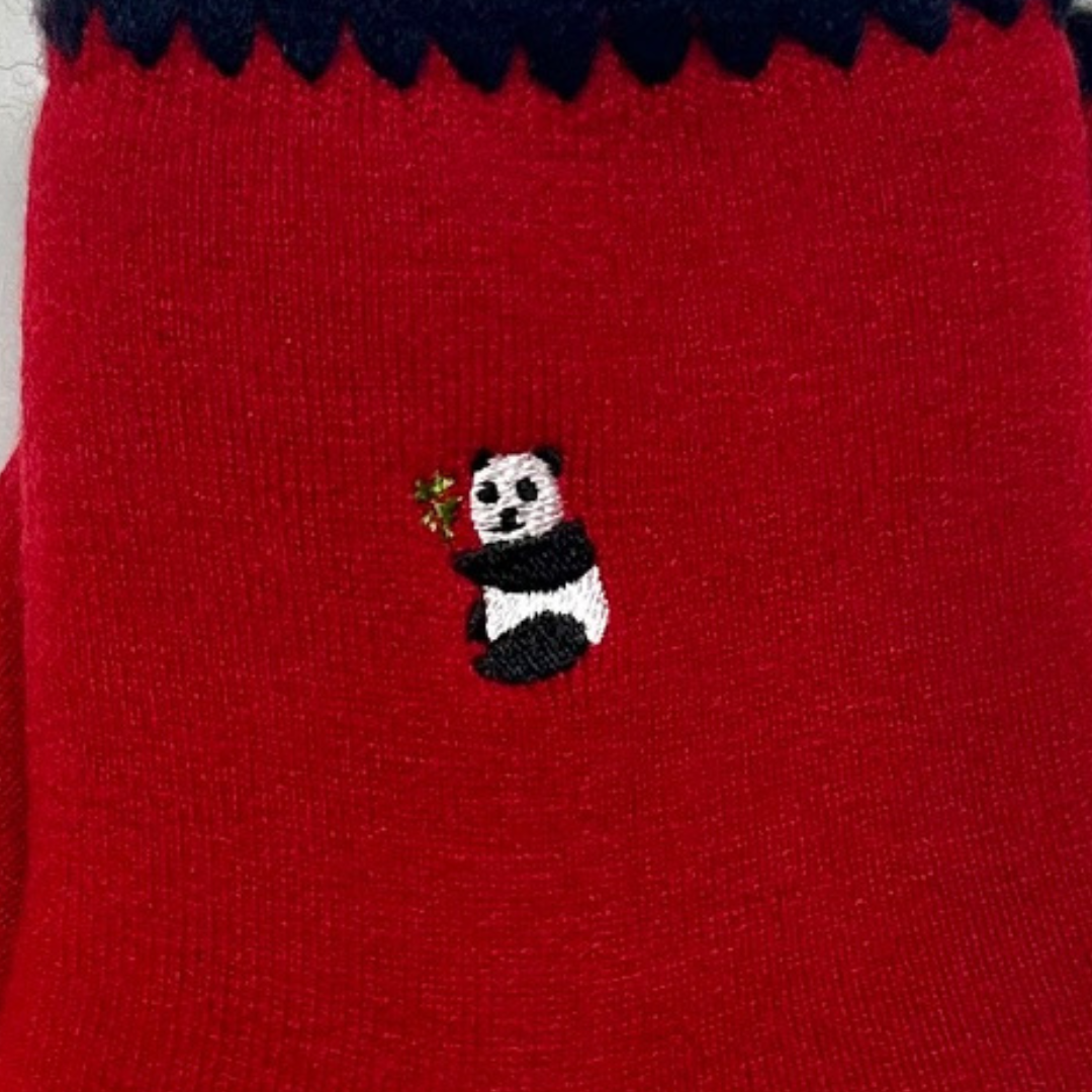 Handcrafted Panda Embroidery Wool Slipper Crew. Soft, pillowy loops cover the interior for comfort. Made with 33% wool and longer yarn pile for thickness and warmth. Triangle embroidery at the top, finished with a unique hand-knit shell pattern by skilled artisans. Perfect as a thoughtful gift.
CHERRYSTONEstyle